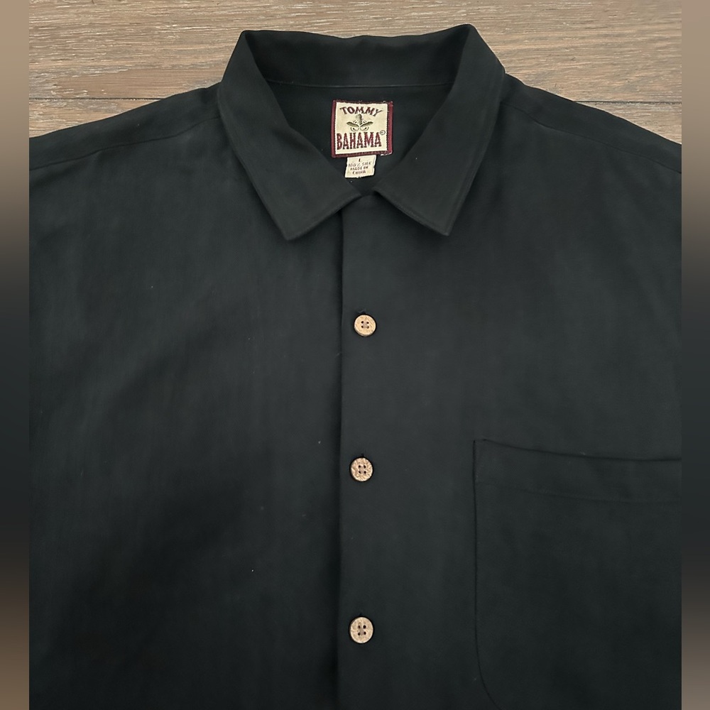 Tommy Bahama Short Sleeve‎ Black Shirt Size L 100% Silk Gently Worn